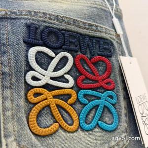 個性的なデザイン冬らしい品格が漂うブランド コピー  LOEWEジーンズ