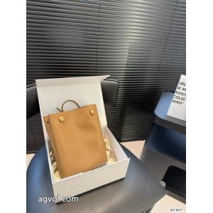 今季大人気のデザイン完売必須ブランド コピー s 級LOEWEバッグ