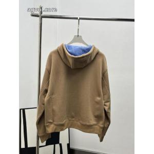 Loewe 2026新作トーテム刺繍柄キャップコート