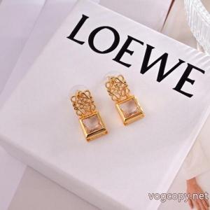 大人シンプルな 限定生産品 ついに登場偽 ブランド 通販耳くぎLOEWE