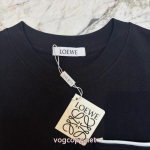LOEWE新作限定争奪戦 様々なコーディネートに 今年流行半袖Tシャツブランド スーパー コピー