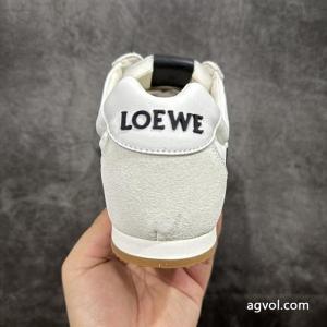 LOEWEきれいめコーデに変身 センス抜群 今年活躍したスーパー コピー ブランド 通販 スニーカー.
