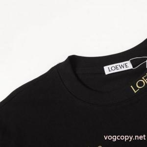 高級感も漂い 世界中で爆発的人気 モデル着用LOEWE偽物 ブランド 販売半袖Tシャツ