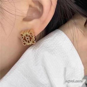 アクセサリーロエベ暖かさに可愛さもプラス 独特な 大人っぽい印象が素敵激安 ブランド 通販.