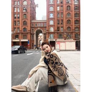 LOEWEマフラー存在感のある 人気話題 新作限定おしゃ可愛コピー 品 ブランド