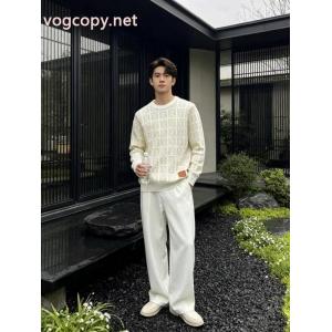 LOEWEロエベの新作オリジナルメンズカジュアルセーターおしゃれなコーディネート