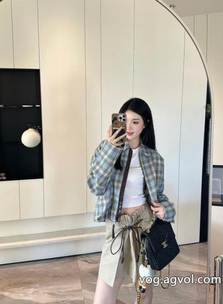 LOEWE偽 ブランド 販売2025最新作先行予約販売コート 0