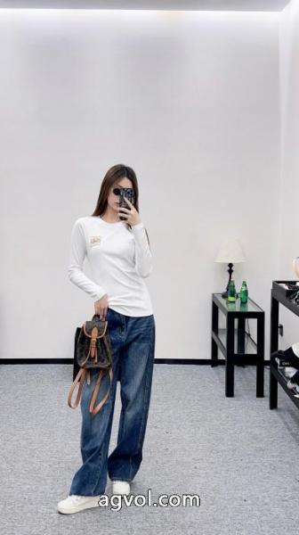 ブランド コピー 専門抜け感を出す秋冬の新作ロエベ長袖Tシャツ 2