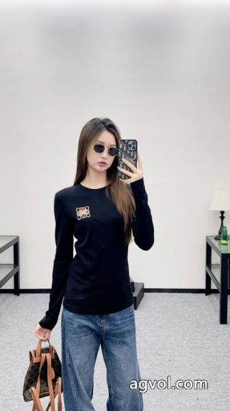 ブランド コピー 専門抜け感を出す秋冬の新作ロエベ長袖Tシャツ 1