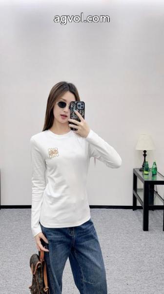 ブランド コピー 専門抜け感を出す秋冬の新作ロエベ長袖Tシャツ 3