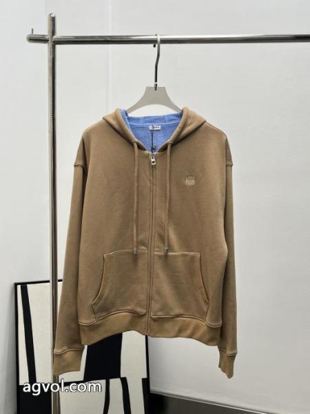 Loewe 2025新作トーテム刺繍柄キャップコート 1