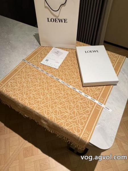 ブランド 激安著名人も愛用した 新作 秋冬人気品LOEWEマフラー 0 