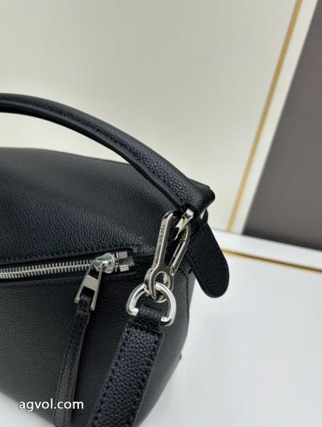 包包最安価格新品 セールで入手! 人気の秋冬新作再登場LOEWEブランド 品 激安 通販. 4