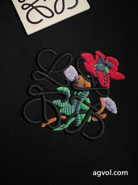 ブランド 偽物 通販ロエベクラシカルな雰囲気 絶対欲しい 激安新作Tシャツ 3