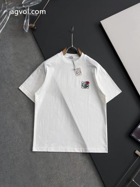 ブランド 偽物 通販ロエベクラシカルな雰囲気 絶対欲しい 激安新作Tシャツ 4