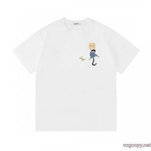 Tシャツ高級感を演出 洗練された印象 大胆にLOEWE激安 通販 専門