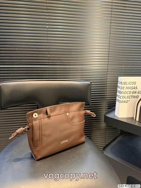 LOEWEスーパー コピー ブランド最新話題沸騰中 個性的なデザ 定番の魅力バッグ 5 