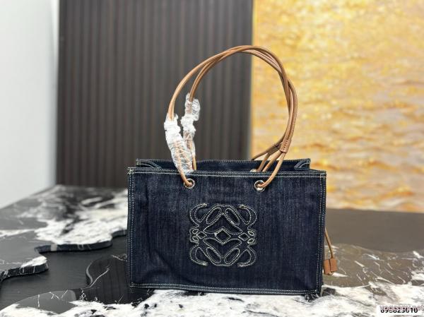 バッグ偽物 ブランド 販売LOEWE目玉商品セール 先行販売!! 今人気の秘訣 0
