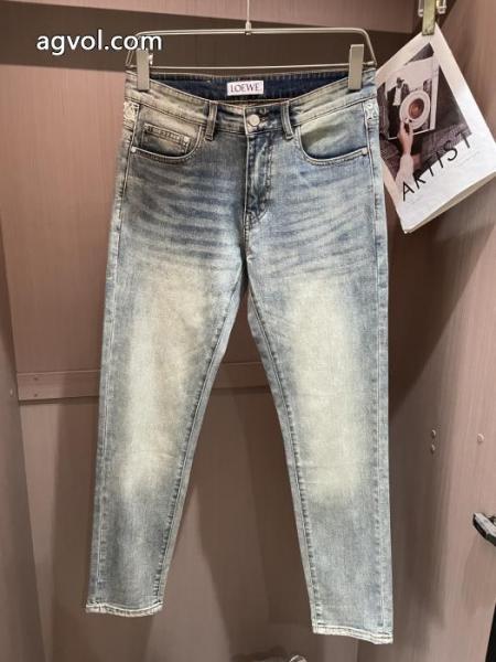 VIPセールで破格 新入荷アイテムの通販 主役になる存在感   ブランド 偽物 激安LOEWEジーンズ 5 