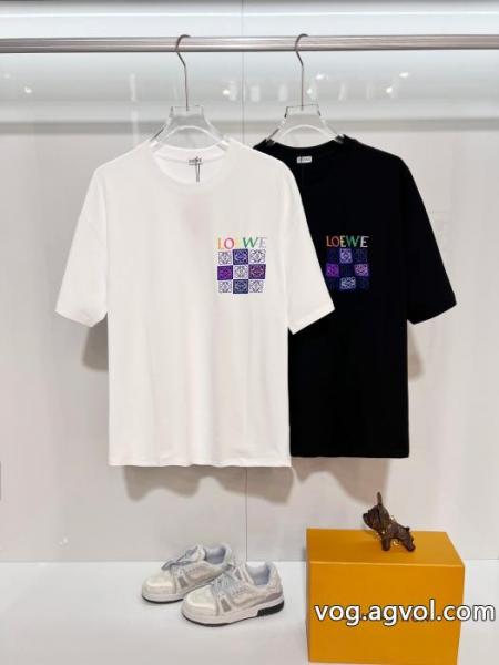 個性的な素材感も魅力 最高級 全民望むな新作半袖Tシャツコピー 商品 販売LOEWE 0
