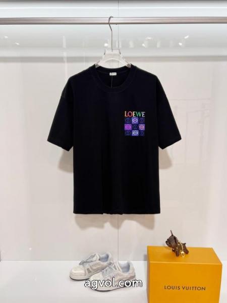 個性的な素材感も魅力 最高級 全民望むな新作半袖Tシャツコピー 商品 販売LOEWE 2