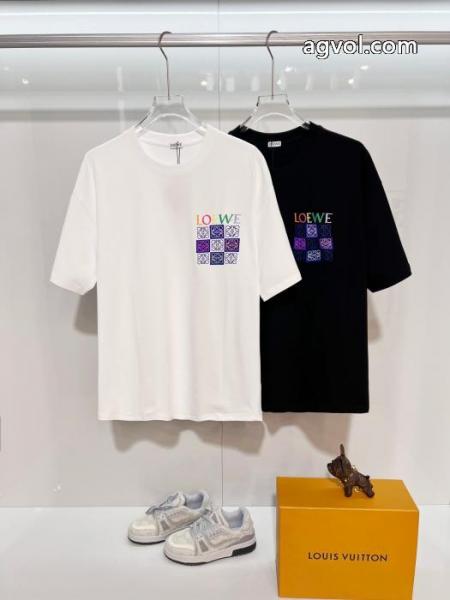 個性的な素材感も魅力 最高級 全民望むな新作半袖Tシャツコピー 商品 販売LOEWE 4