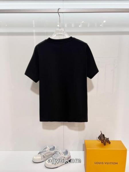個性的な素材感も魅力 最高級 全民望むな新作半袖Tシャツコピー 商品 販売LOEWE 3