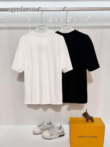 個性的な素材感も魅力 最高級 全民望むな新作半袖Tシャツコピー 商品 販売LOEWE 5