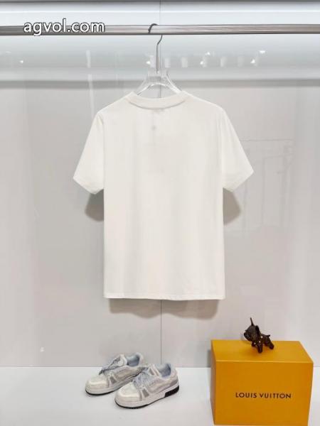 使い勝手の良さ 良好品 2026定番新作偽 ブランド 販売半袖TシャツLOEWE 3