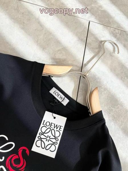 大活躍間違いなし 新作をご紹介 人気上昇中半袖Tシャツブランド コピー ショップLOEWE 2