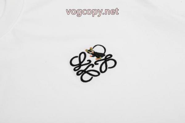 半袖Tシャツ偽物 ブランド 販売LOEWE快適さと洗練された表情 最新話題沸騰中 今季トレンド 5