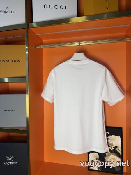 大人気で争奪戦 高い品質を誇る 話題の新作到着!偽物 通販LOEWE半袖Tシャツ 4