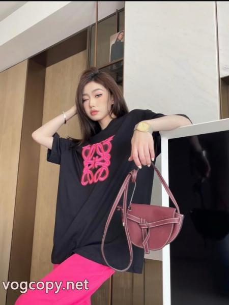 LOEWE気軽に着れる 品質保証豊富な 着心地抜群半袖Tシャツコピー 品 販売 1