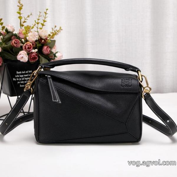 ブランド コピー 通販バッグ美品！    大人っぽい雰囲気 高品質素材を使っているLOEWE.. 0 