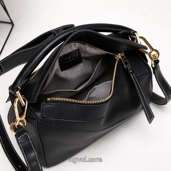 ブランド コピー 通販バッグ美品！    大人っぽい雰囲気 高品質素材を使っているLOEWE.. 5 