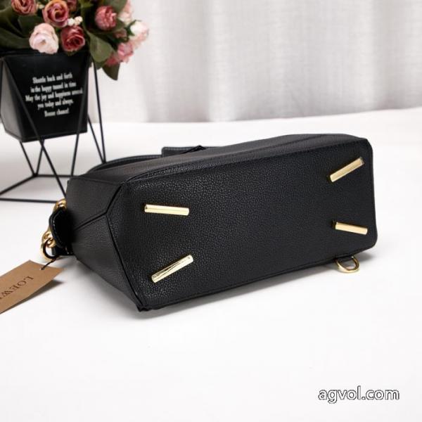 ブランド コピー 通販バッグ美品！    大人っぽい雰囲気 高品質素材を使っているLOEWE.. 6 