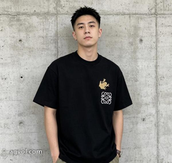 LOEWE半袖Tシャツ 2026スーパーコピー視線を集めて 甘い風 品質保証低価 1