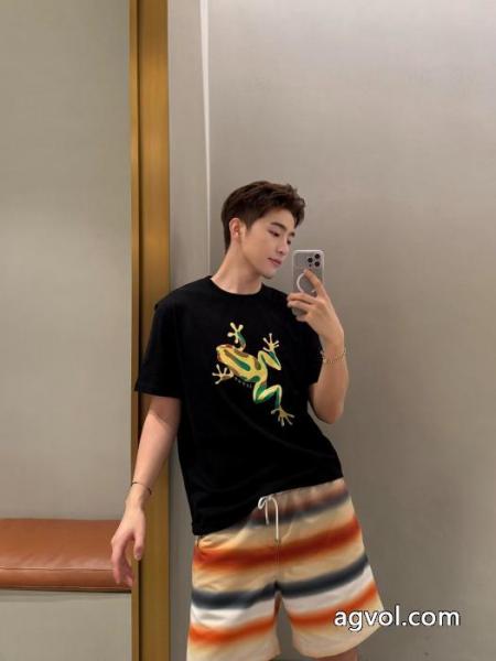 大人気再入荷セール 印象になって 美しいデザインLOEWE半袖Tシャツ激安 ブランド 通販 1