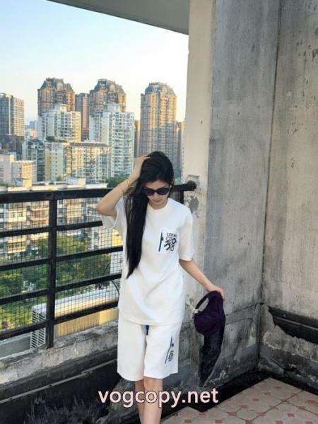 LOEWEブランド コピー 優良超人気専門店 新しい斬新なスタイル 数量限定定番人気半袖Tシャツ 2