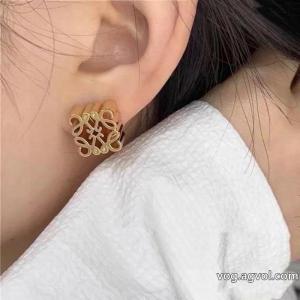 アクセサリーロエベ暖かさに可愛さもプラス 独特な 大人っぽい印象が素敵激安 ブランド 通販.