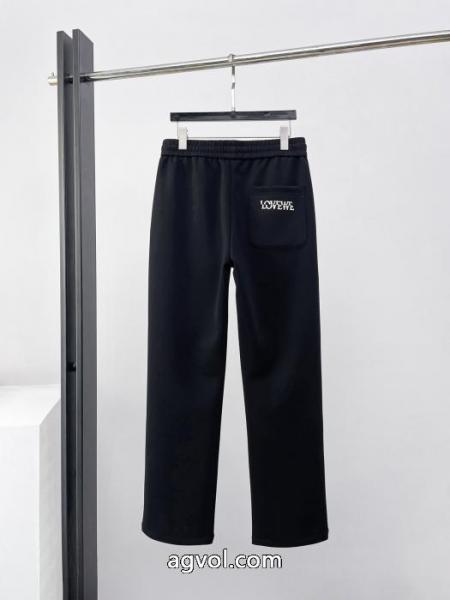 2026季新作品 オシャレな印象に 今季重宝するLOEWE偽 ブランド 販売スラックス 1
