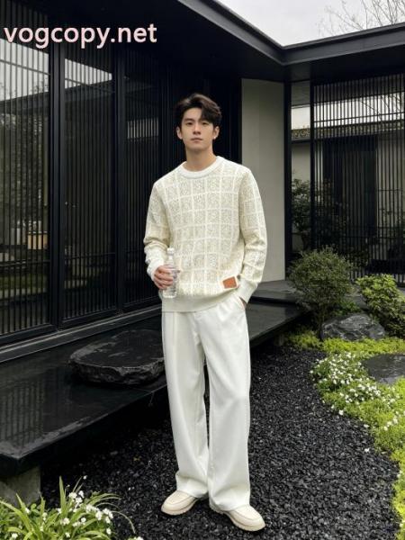 LOEWEロエベの新作オリジナルメンズカジュアルセーターおしゃれなコーディネート 4