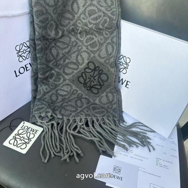 LOEWE素材感に注目 魅力をプラス 限定デザインマフラー通販 ブランド 1