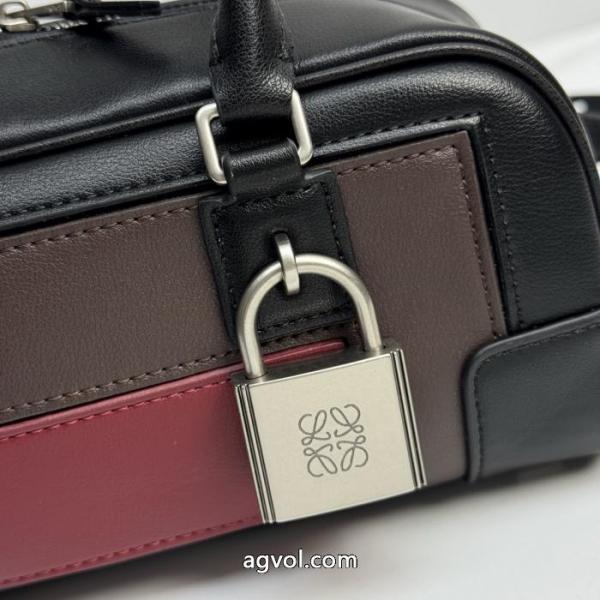 ブランド 偽物 通販最高品質かつ最安値 冬に絶対使える限定的 日本未入荷バッグロエベ. 2